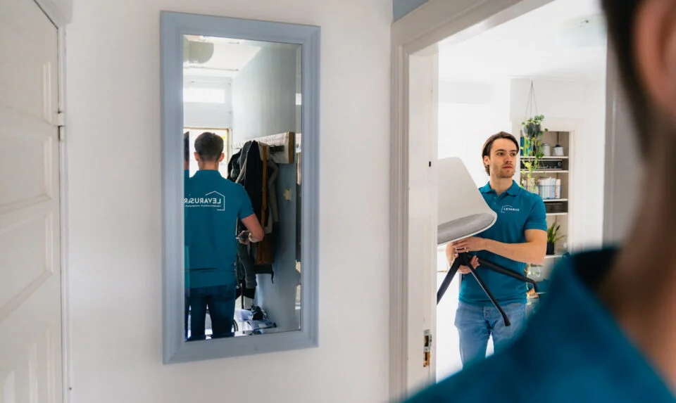 Levarus Voert Een Huis Ontruiming Uit