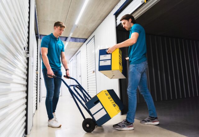 Tim En Nathan Van Levarus Verplaatsen Verhuisdozen