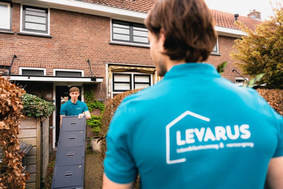 Woningontruiming Door Twee Van Levarus